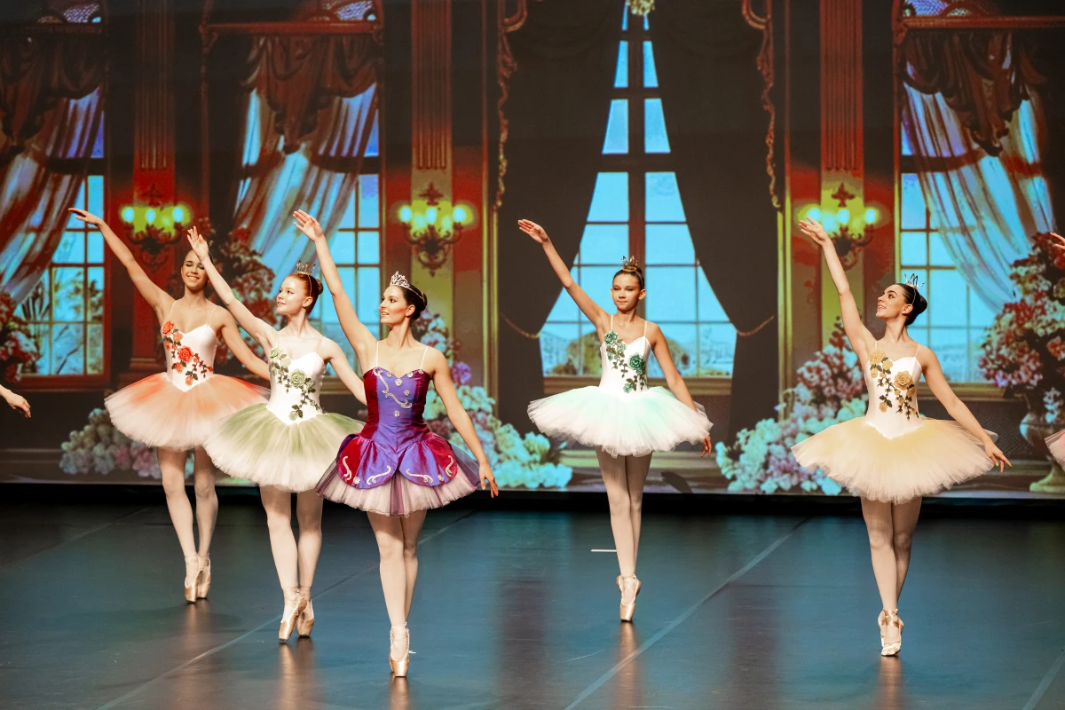Ballettfotografie im Nikolaisaal Potsdam – Ensemble von La Danse bei Dornröschen