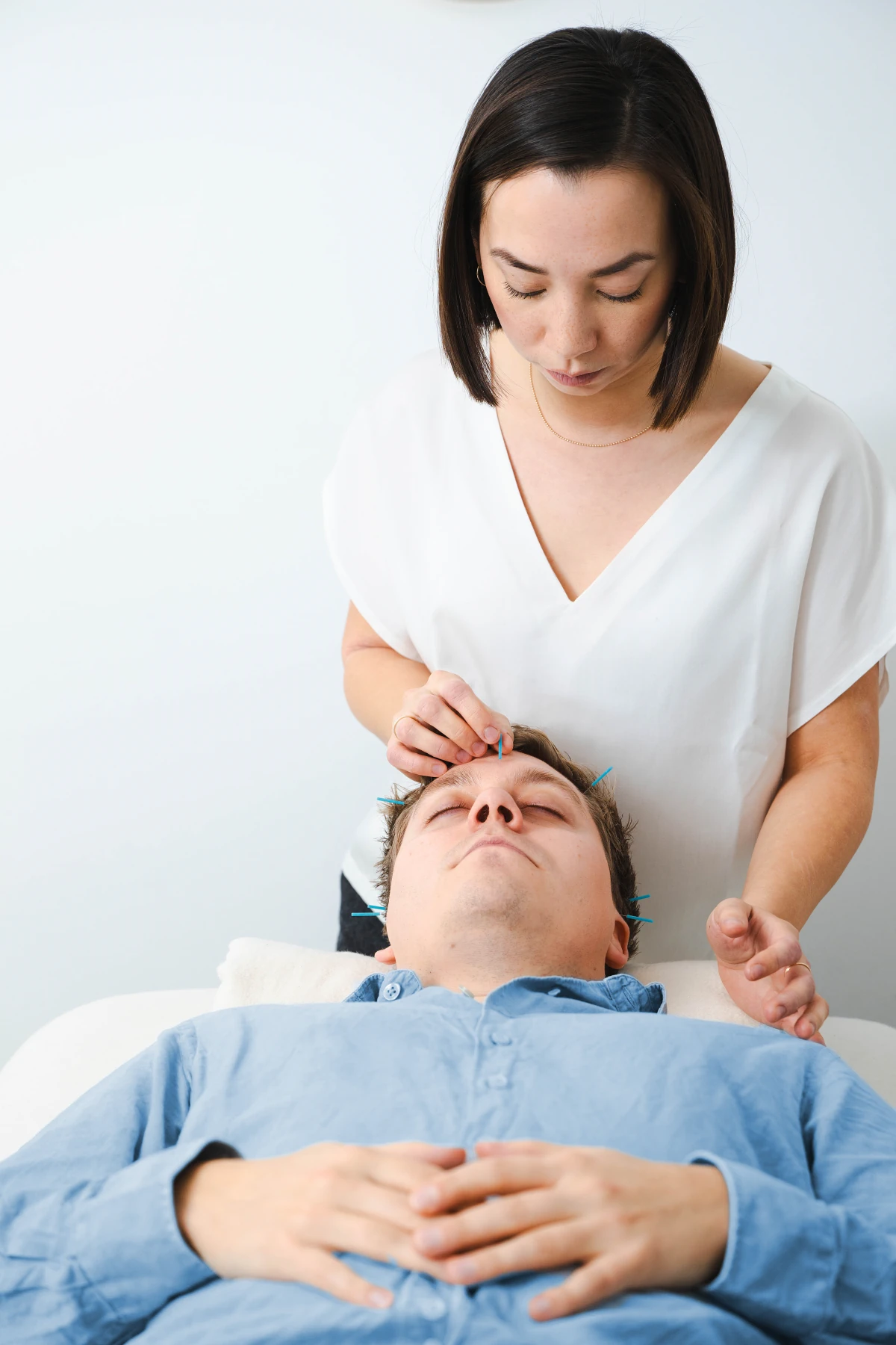 Firmenportrait Arztpraxis Aerztin Behandlung Patient