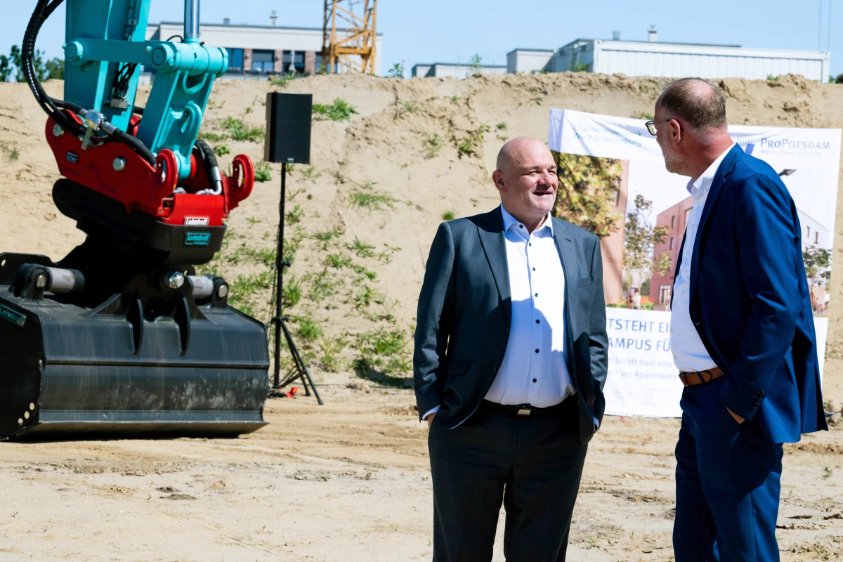 Spatenstich Potsdam Bornstedt Baustelle Bagger Propotsdam