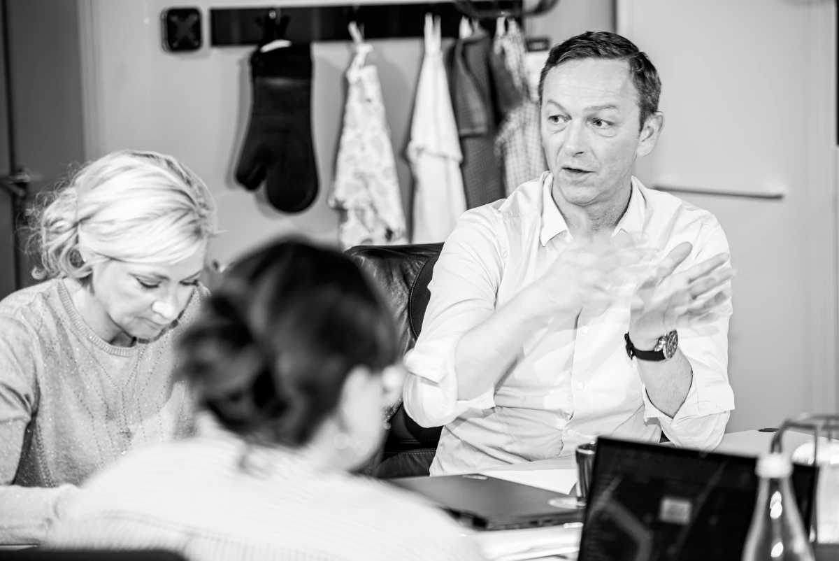 Teamfotos Unternehmen Diskussion