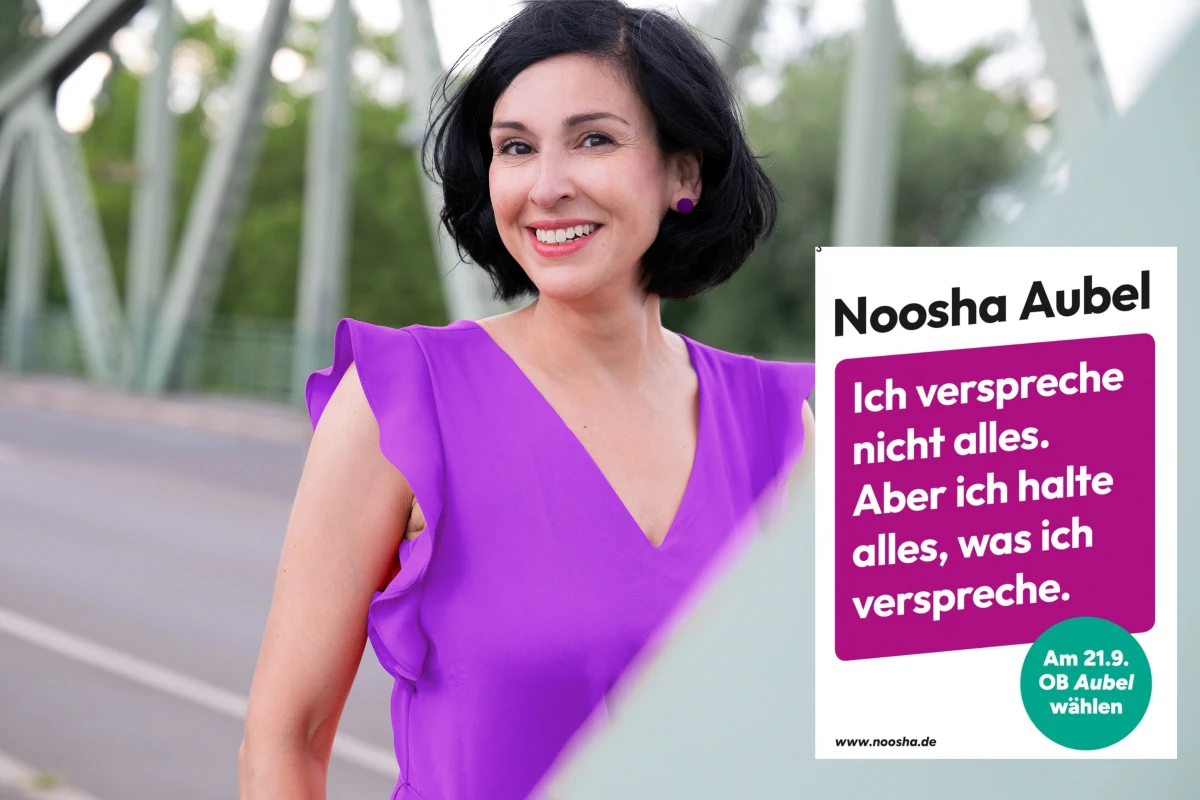 Portraitfotografie Buergermeister Wahl Potsdam Noosha Aubel Mit Wahlplakat