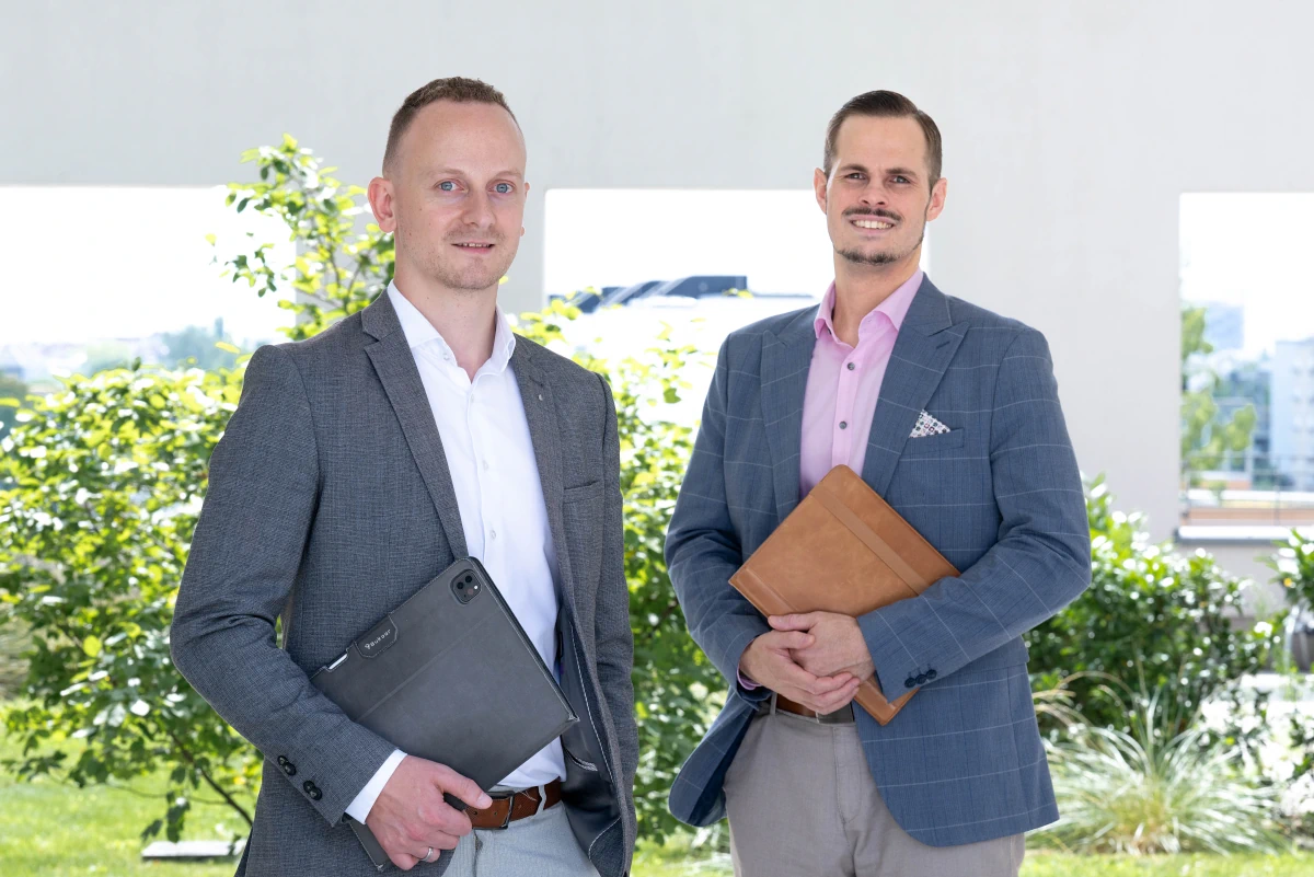 Unternehmensfotografie Zwei Mitarbeiter